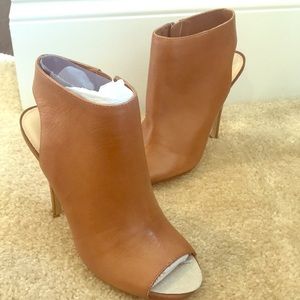 Never worn Steve Madden peep toe bootie